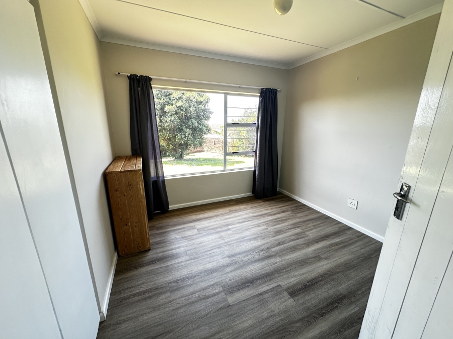 To Let 4 Bedroom Property for Rent in Winterstrand Eastern Cape